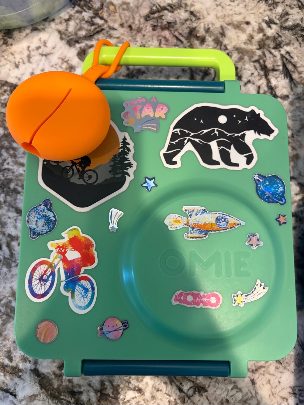 Omie Kids Lunchbox with Silicone utensil holder Accessory